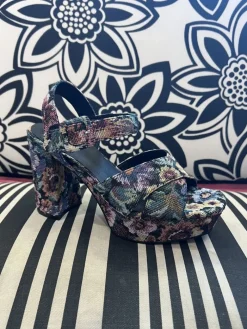 Jeffrey Campbell Amma Floralplatform