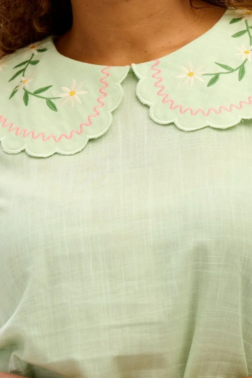Sugarhill Brighton Macie Scallop Collar Top Floral Embroidery